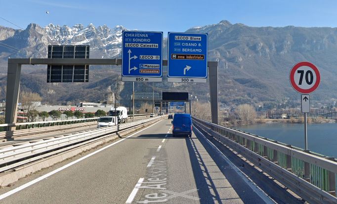 Lecco Cantiere Sul Ponte Una Corsia Di Giorno Chiuso La Notte Del