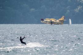 CANADAIR E KITE SURF LAGO